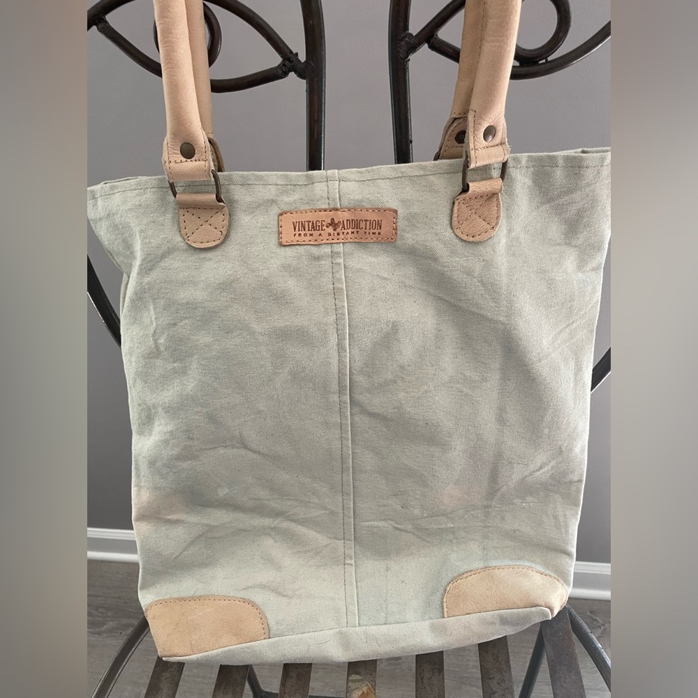 Vintage Addiction Canvas Peace Tote - Picture 5 of 11